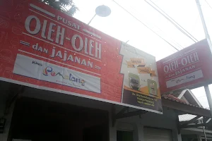 Toko Oleh-oleh dan Jajanan Khas Pemalang & Bandeng Montok image