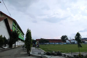 Lapangan Olahraga Desa Kemantran image