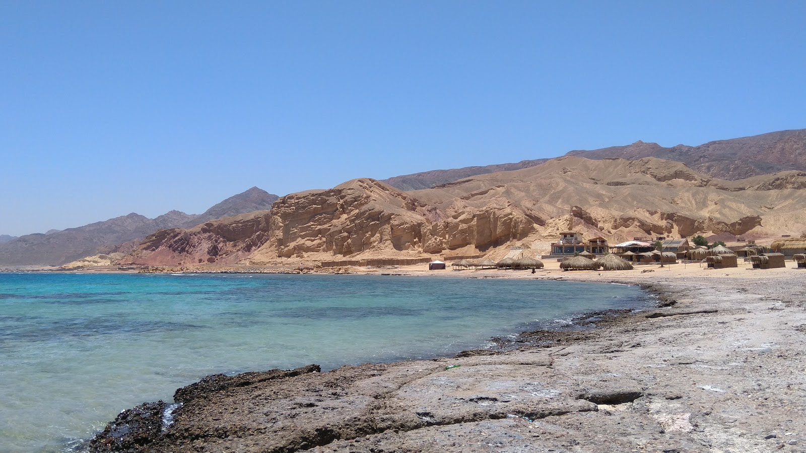 Foto van Ras Shaitan beach en zijn prachtige landschap