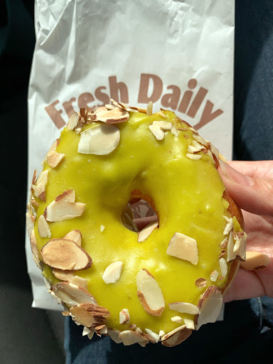 Donut Shop «Donut Hut», reviews and photos, 2025 W Magnolia Blvd, Burbank, CA 91506, USA