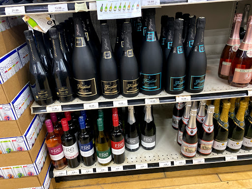Wine Store «Parkview Wine & Spirits», reviews and photos, 229 Park Rd, West Hartford, CT 06119, USA