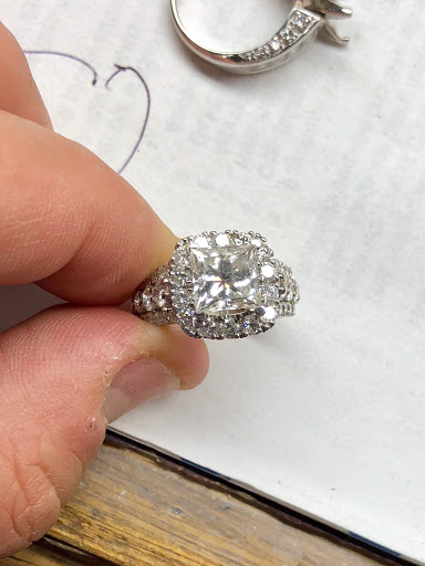 Jewelry Store «Jean Pierre Jewelers», reviews and photos, 21400 Ventura Blvd, Woodland Hills, CA 91364, USA