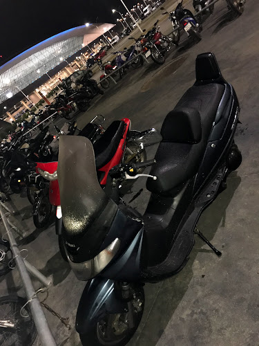 Estacionamiento de Motos - Tienda de motocicletas