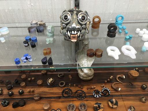 Tattoo Shop «Royal Flesh Tattoo and Piercing», reviews and photos, 4005 N Broadway St, Chicago, IL 60613, USA