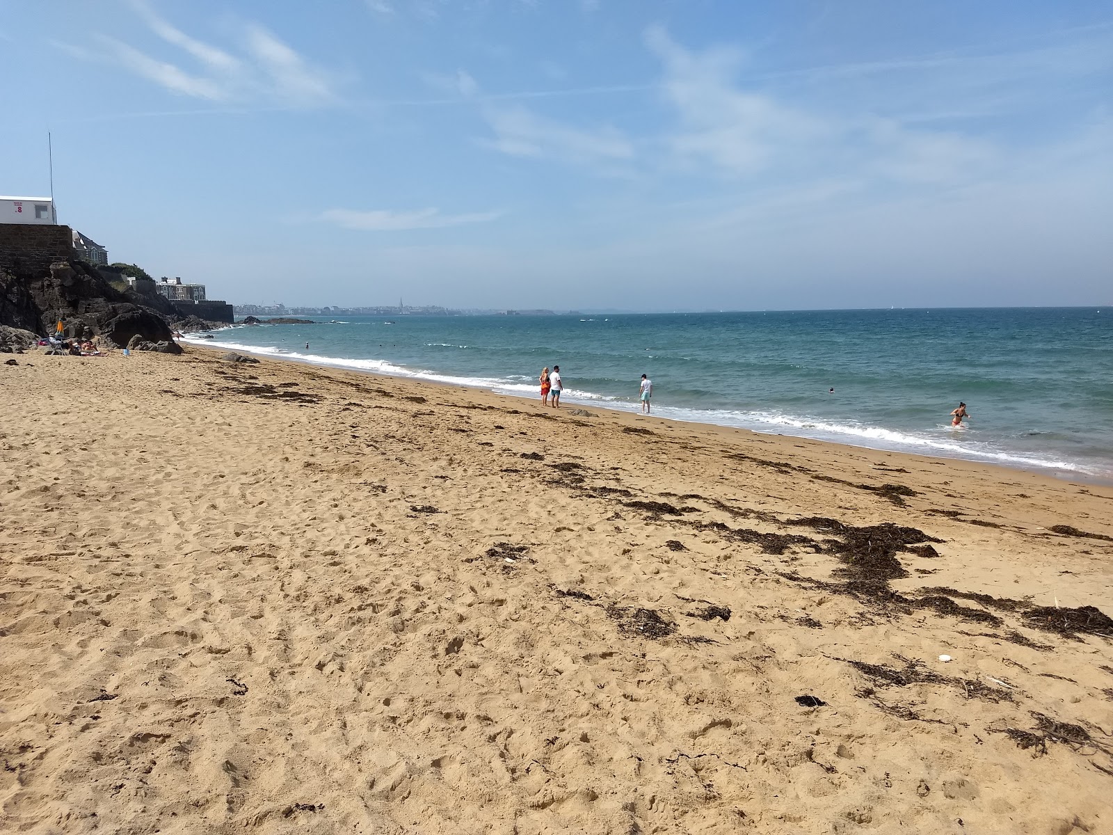 Fotografija Plage du Mihinic z svetel pesek površino