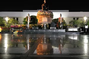Prince Mahidol statue image