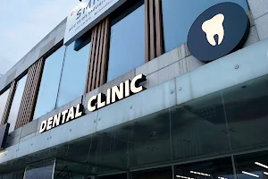 SMILES Dental Clinic Çayyolu Estetik-İmplantoloji-Çocuk Diş-Ortodonti Kliniği image