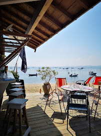 Atmosphère du Bar-restaurant à huîtres Chai Anselme - Dégustation d'huîtres - Le Canon à Lège-Cap-Ferret - n°12