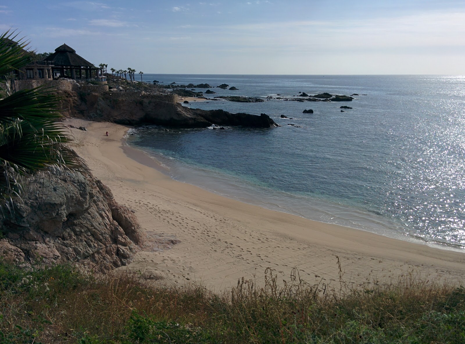 Photo de Playa Cabo Bello III avec plusieurs moyennes baies