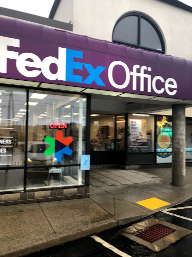 Print Shop «FedEx Office Print & Ship Center», reviews and photos, 1078 W Main St, Branford, CT 06405, USA