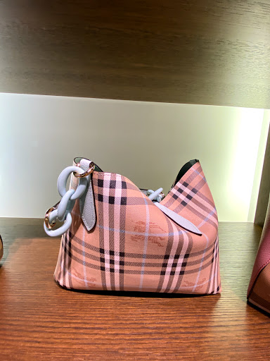 Clothing Store «Burberry Outlet», reviews and photos, 5220 Fashion Outlets Way, Rosemont, IL 60018, USA
