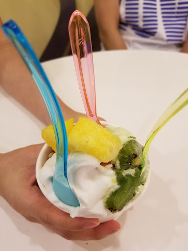 Frozen Yogurt Shop «Peachwave Frozen Yogurt & Gelato», reviews and photos, 6 W 8th St, Holland, MI 49423, USA