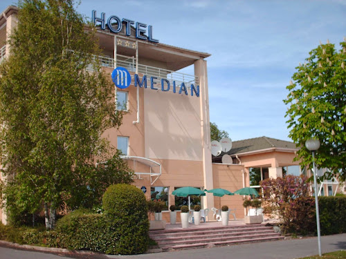 Hotel Median Roissy CDG Aéroport. à Goussainville
