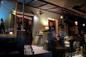 Meni's Cafe Bar image