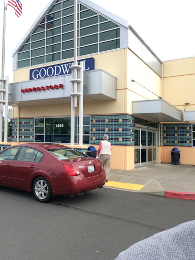 Thrift Store «Goodwill», reviews and photos, 1450 SE Discovery Lane, Warrenton, OR 97146, USA