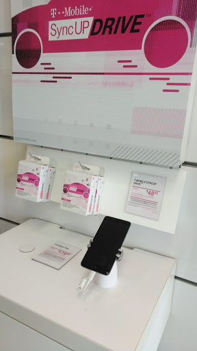 Cell Phone Store «T-Mobile», reviews and photos, 854 Cleveland Ave Suite 900, East Point, GA 30344, USA