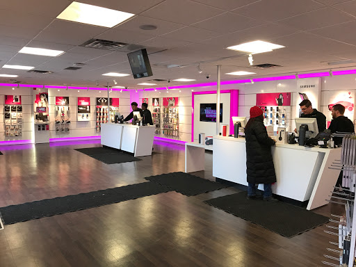 Cell Phone Store «T-Mobile», reviews and photos, 4400 Central Ave NE, Columbia Heights, MN 55421, USA