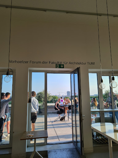 Café im Vorhoelzer Forum