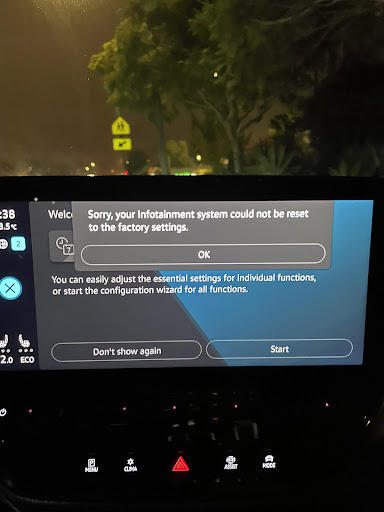 Volkswagen Dealer «Livingston Volkswagen», reviews and photos, 21141 Ventura Blvd, Woodland Hills, CA 91364, USA