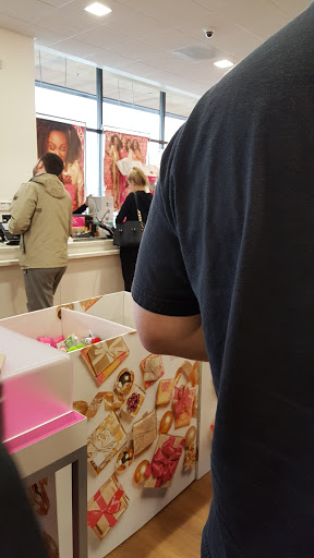 Hair Salon «Ulta Beauty», reviews and photos, 1500 N Tomahawk Island Dr, Portland, OR 97217, USA