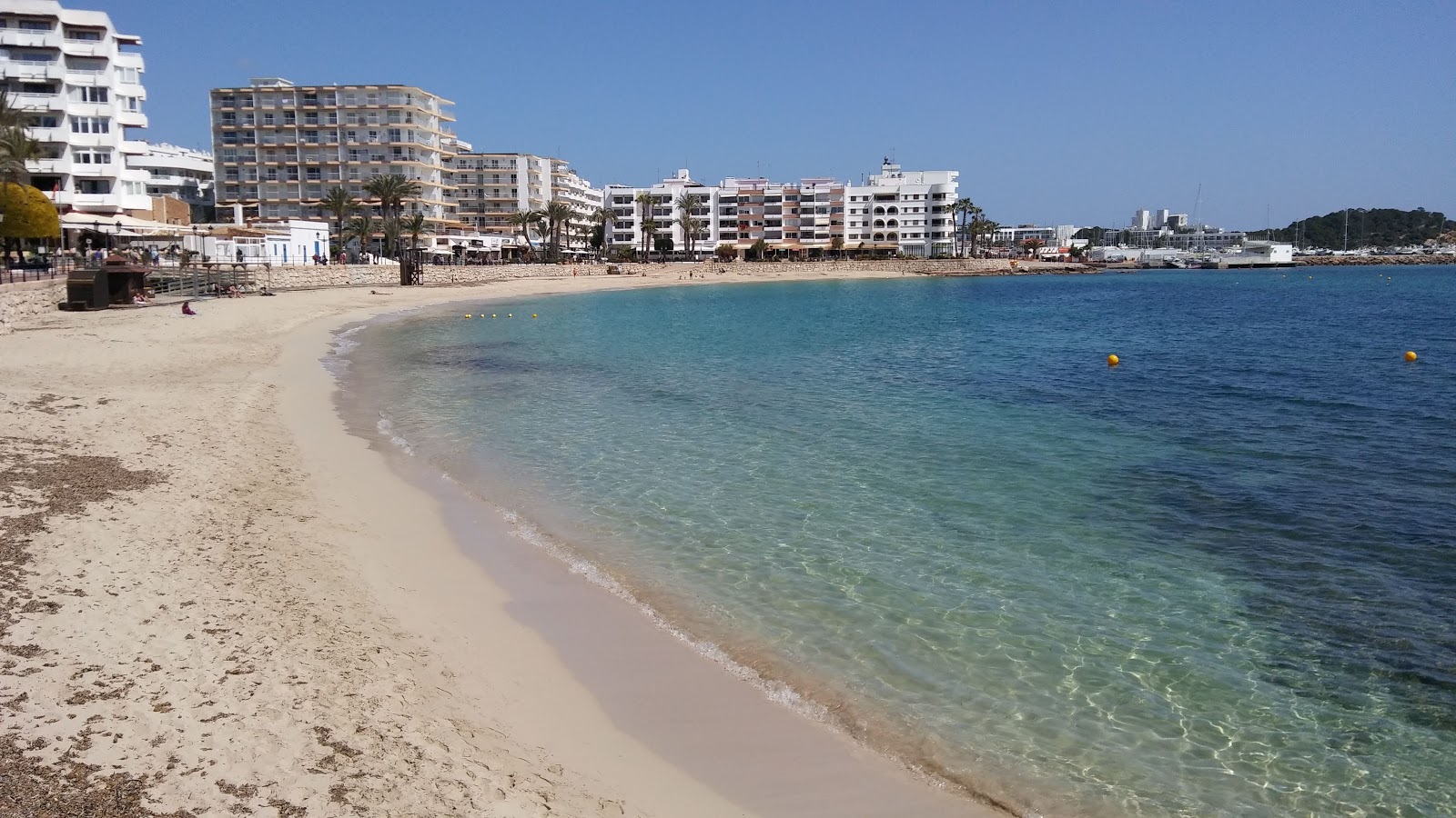 Fotografija Platja de Santa Eulalia z svetel fin pesek površino