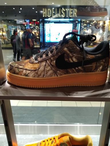 Shopping Mall «Santa Rosa Plaza», reviews and photos, 1071 Santa Rosa Plaza, Santa Rosa, CA 95401, USA