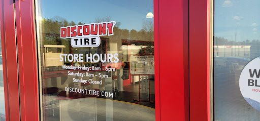 Tire Shop «Discount Tire Store - Kennesaw, GA», reviews and photos, 2930 George Busbee Pkwy NW, Kennesaw, GA 30144, USA