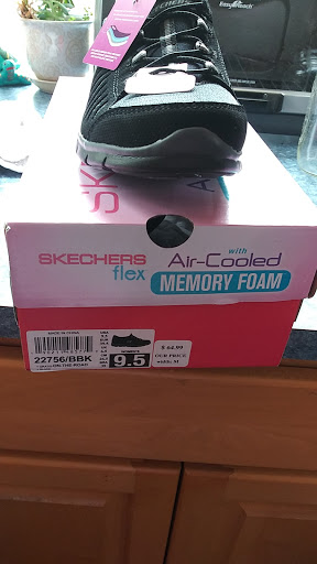 Shoe Store «Famous Footwear», reviews and photos, 5151 Borgen Blvd, Gig Harbor, WA 98332, USA