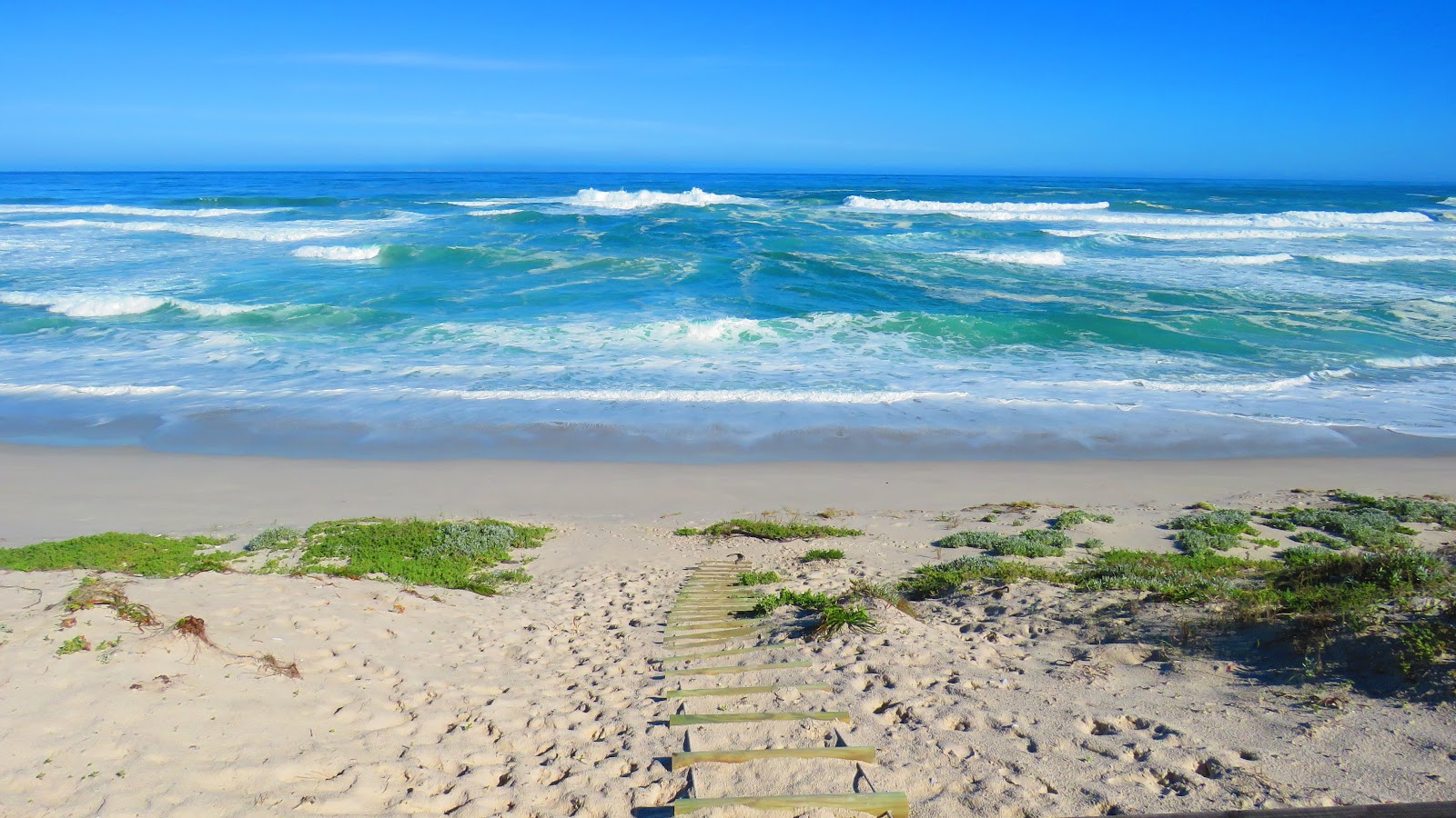 Fotografie cu Yzerfontein beach cu o suprafață de apă pură albastră