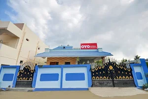 OYO Flagship Aruthraa Residency image