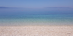 Izbitac beach'in fotoğrafı uçurumlarla desteklenmiş