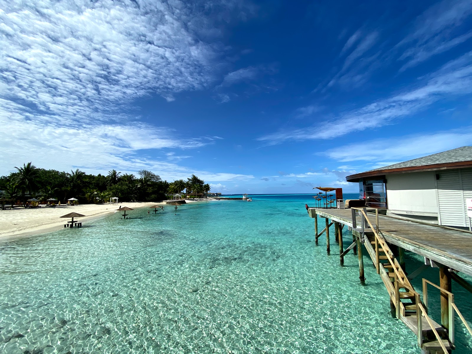 Centara Ras Resort Fushi Plajı'in fotoğrafı ve yerleşim