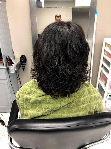 Hair Salon «Headquarters Hair & Beauty Salon», reviews and photos, 16625 Redmond Way # L, Redmond, WA 98052, USA