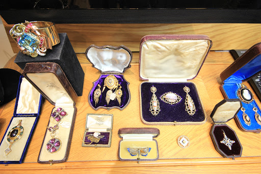 Jewelry Store «Joden Jewelers», reviews and photos, 144 S Broad St, Grove City, PA 16127, USA