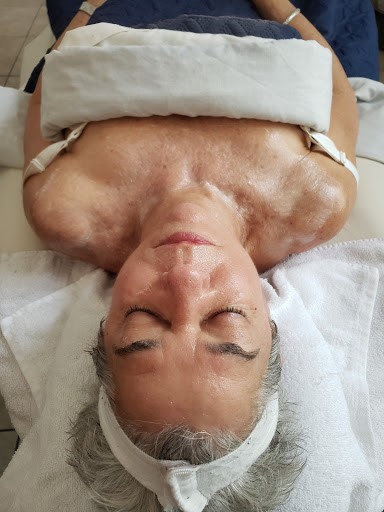 Day Spa «Beautiful Revenge Salon and Spa», reviews and photos, 652 Roosevelt Rd, Glen Ellyn, IL 60137, USA