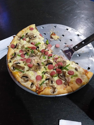 HUT CHEESE PIZZA - Pizzeria
