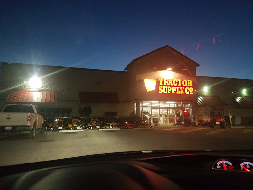 Tractor Supply Co., 13500 Benns Church Blvd, Smithfield, VA 23430, USA, 