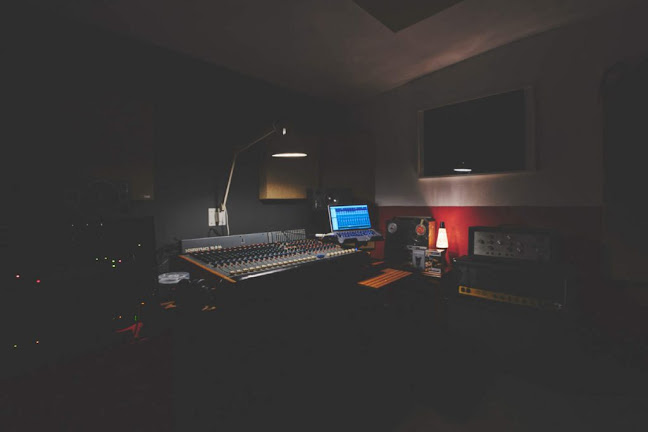 Reviews of 16 Ohm Recording Studio in Glasgow - Music store