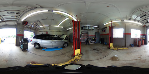 Auto Repair Shop «Rad Air Complete Car Care and Tire Centers», reviews and photos, 6565 Pearl Rd, Parma Heights, OH 44130, USA