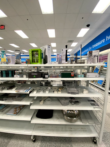 Clothing Store «Ross Dress for Less», reviews and photos, 701 N Milwaukee Ave, Vernon Hills, IL 60061, USA