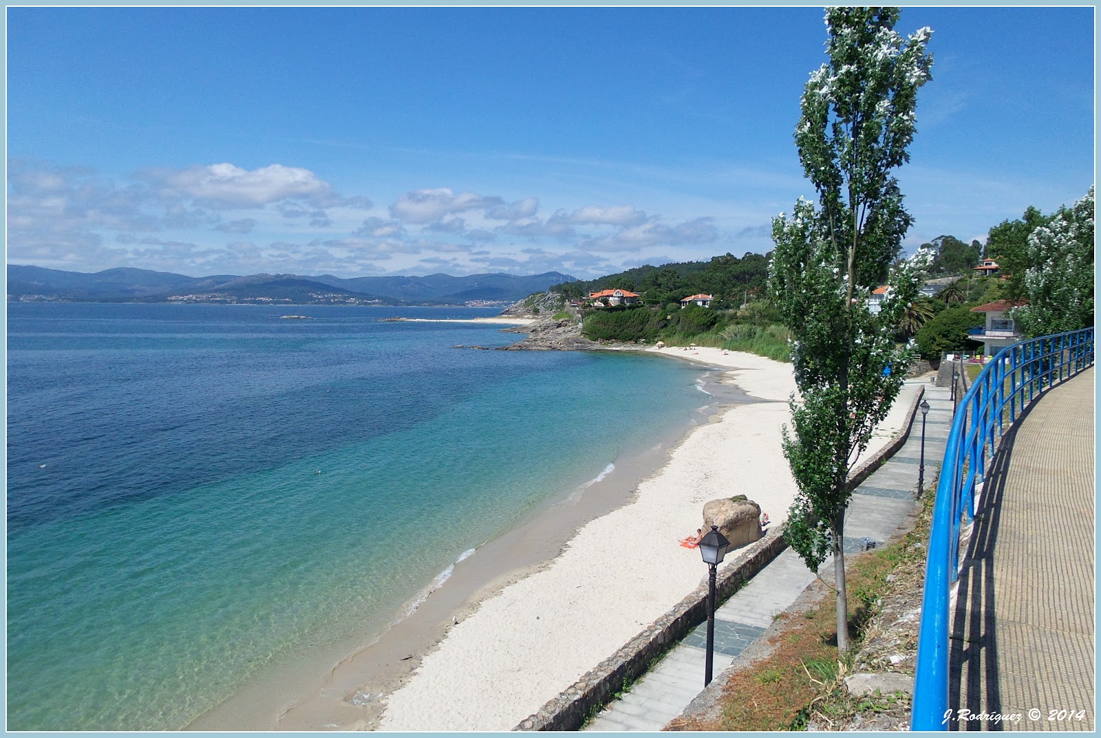 Foto di Praia de Suigrexa con una superficie del sabbia beige
