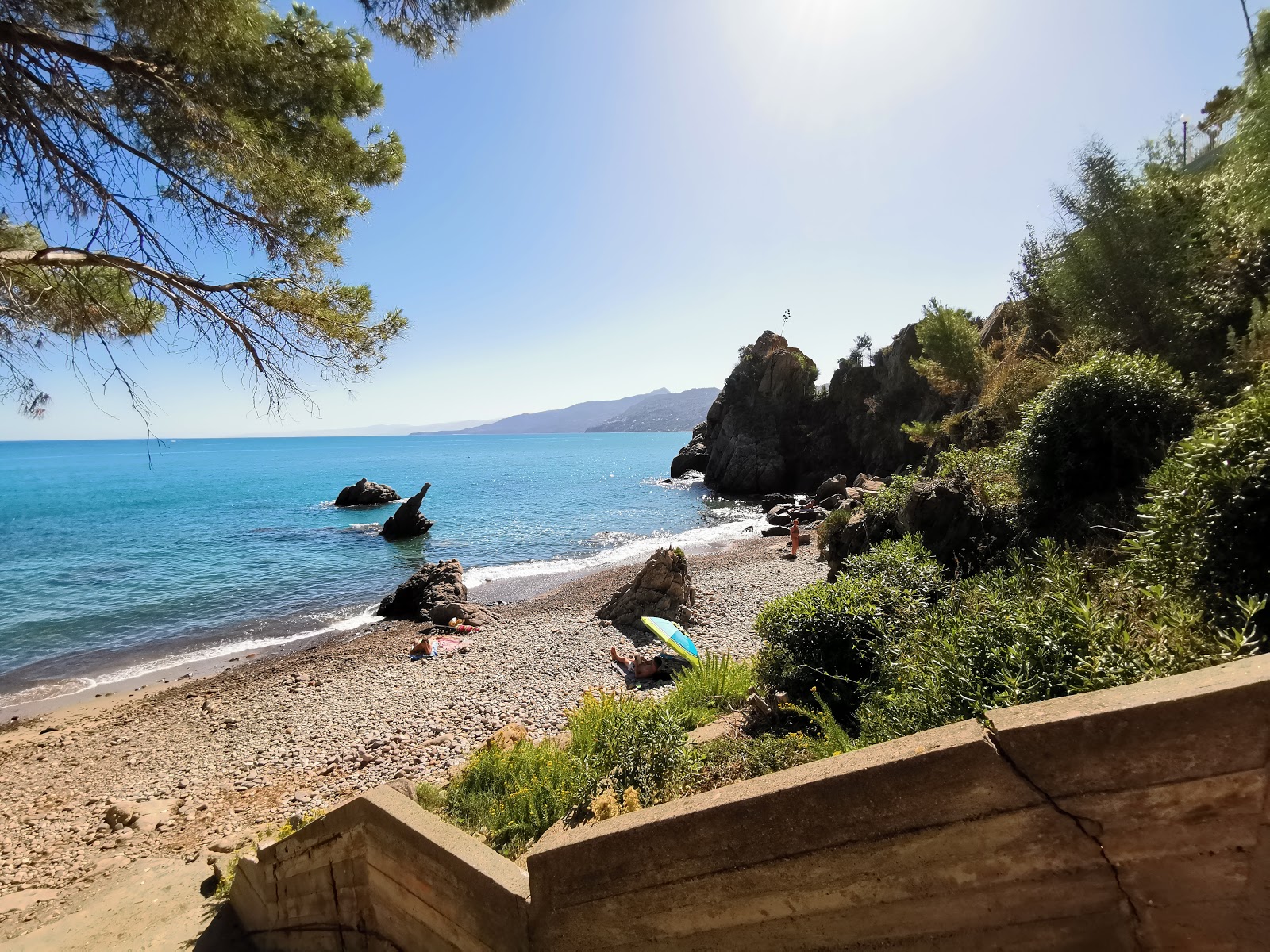 Φωτογραφία του Kalura beach με επίπεδο καθαριότητας εν μέρει καθαρό