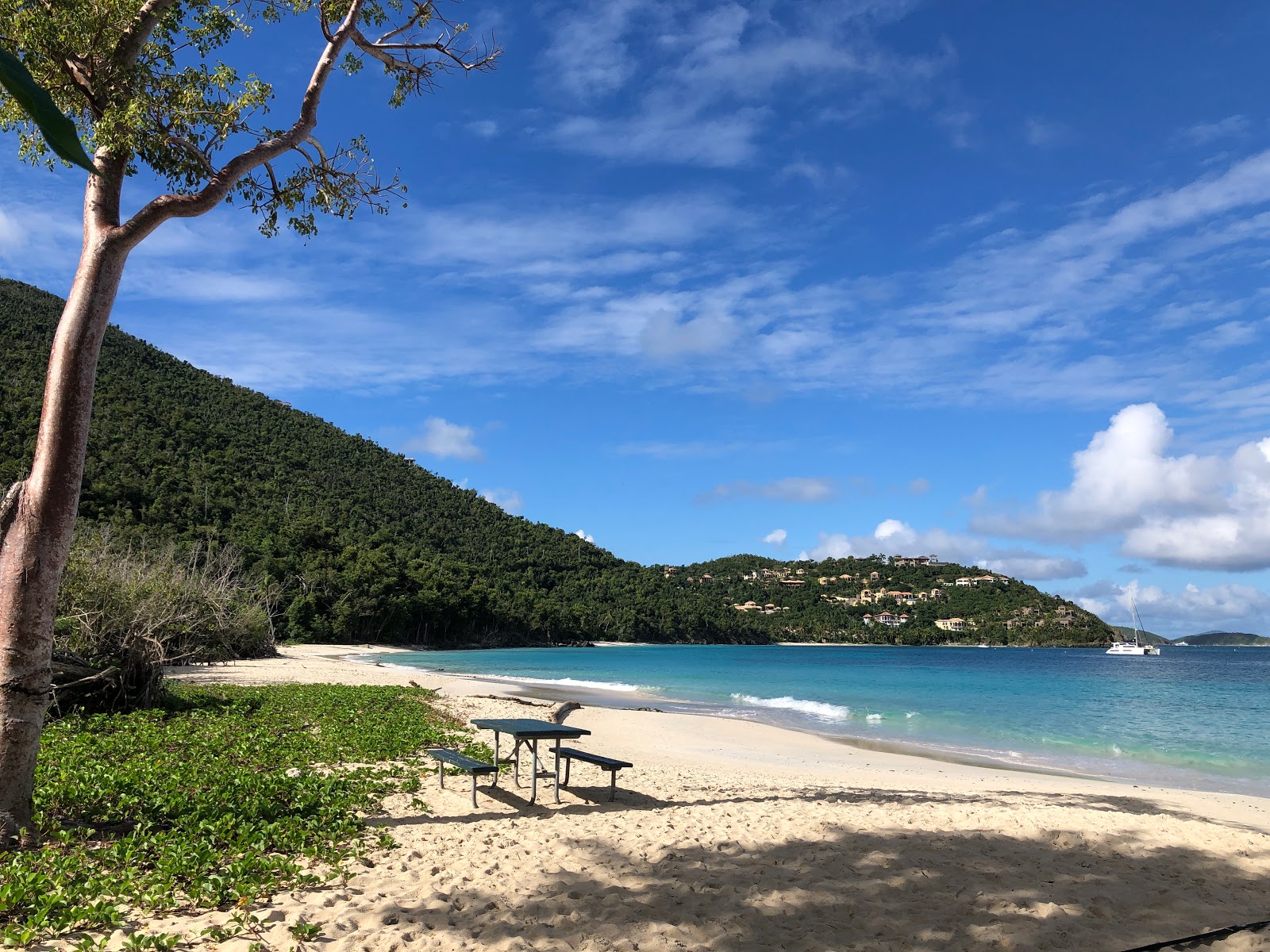 Foto van Little Cinnamon beach met enigszins schoon niveau van netheid