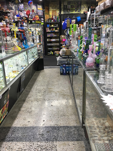 Vaporizer Store «Main Smoke Shop KC | Vape Shop», reviews and photos, 3429 Main St, Kansas City, MO 64111, USA