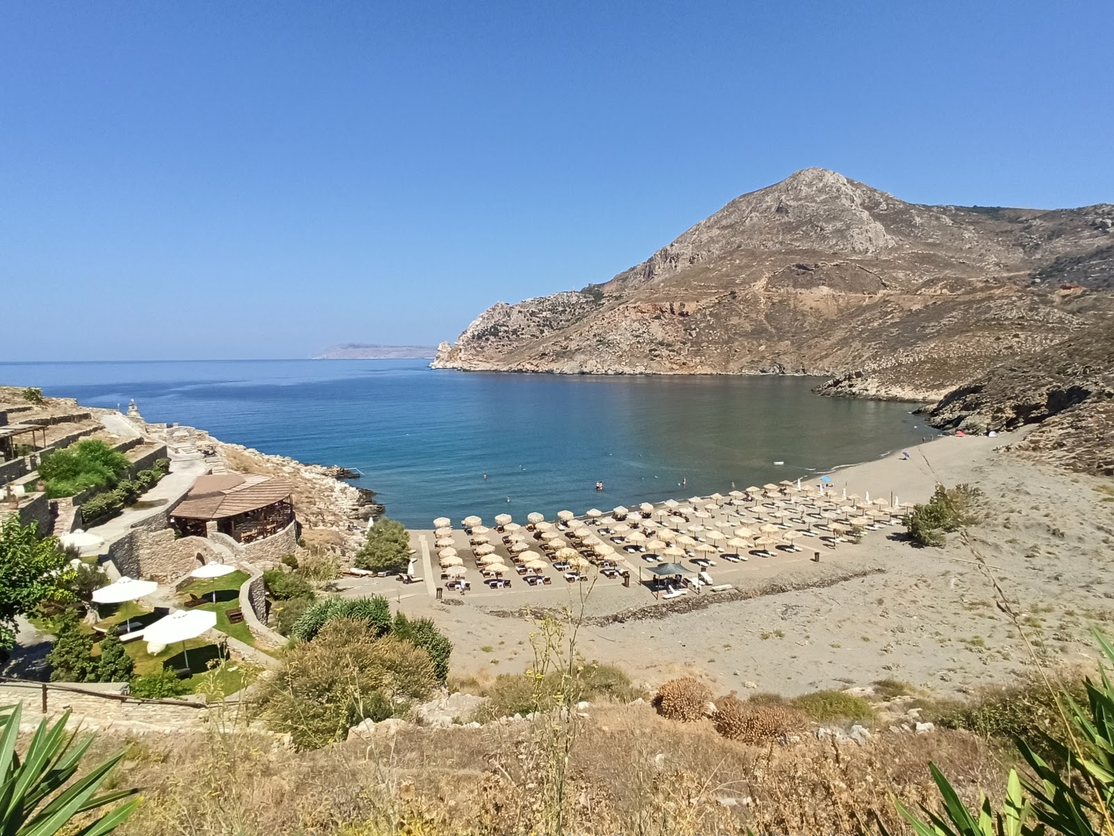 Φωτογραφία του Marmari beach μερικά μέρη του ξενοδοχείου