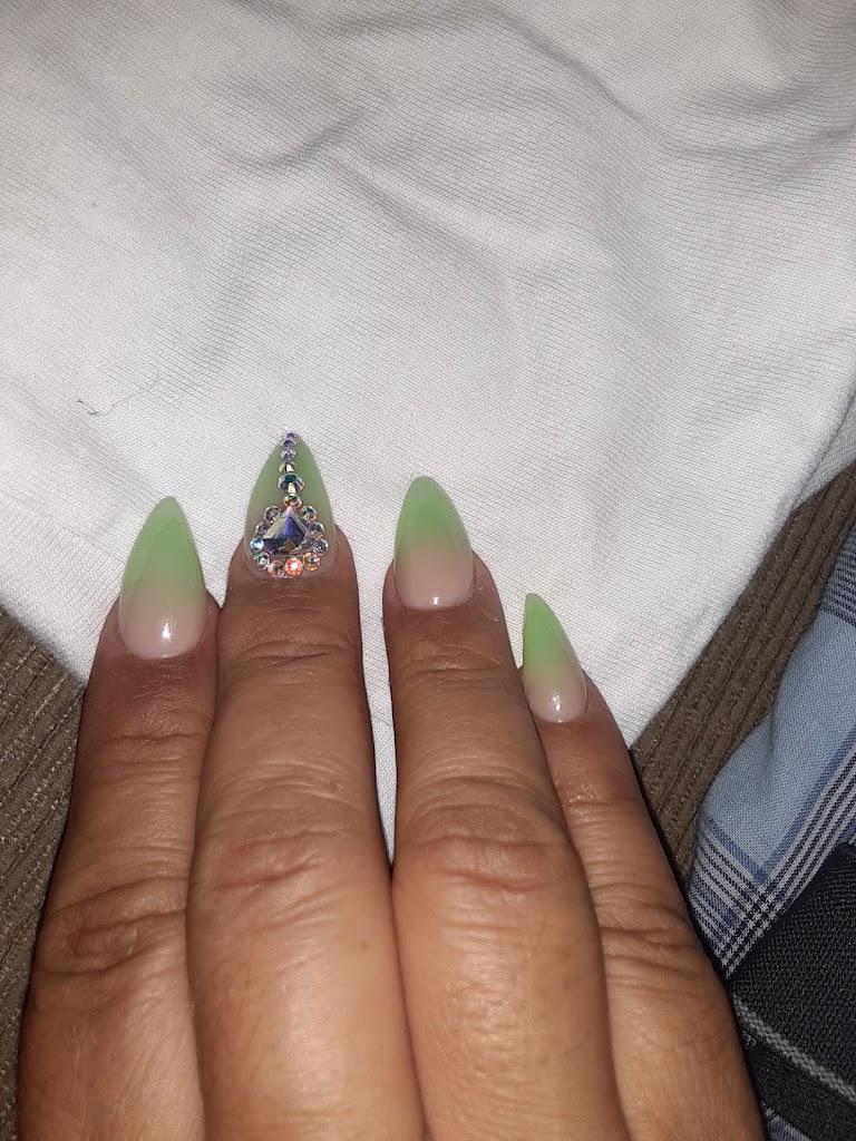 Tip-Toe Nails 89119