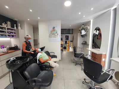 Ambiance Coiffure- Coiffeur DAX -Viva la vie -spécial Blond -Barbier- relooking -Wella -Revlon - Spécialiste Mèches à Dax