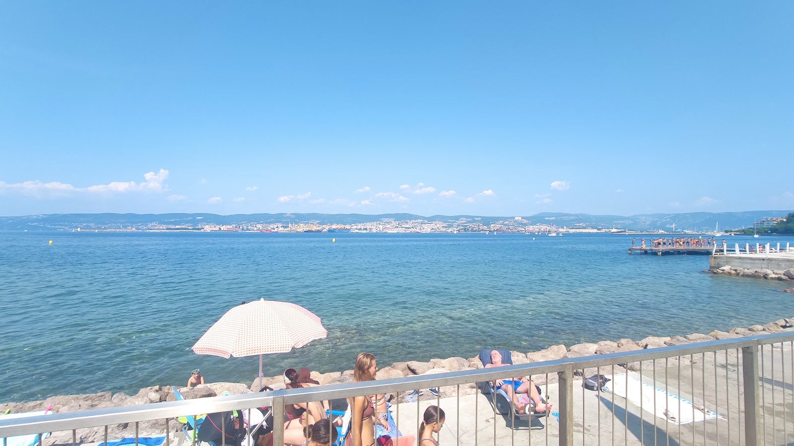 Fotografija Spiaggia Muggia z visok stopnjo čistoče