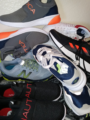 Clothing Store «Ross Dress for Less», reviews and photos, 9727 Laurel Canyon Blvd, Arleta, CA 91331, USA