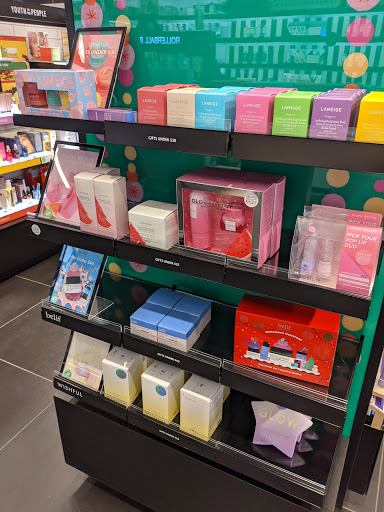 Cosmetics Store «SEPHORA», reviews and photos, 75 Middlesex Turnpike #1061, Burlington, MA 01803, USA